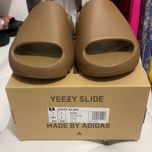 YEEZY SLIDE CORE